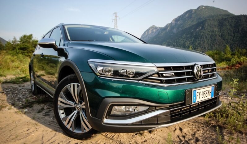 
								Volkswagen Passat Variant completo									