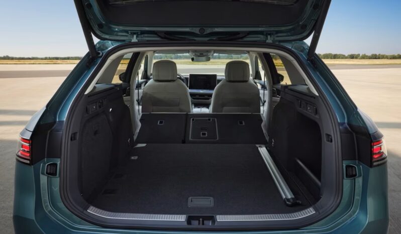 
								Volkswagen Passat Variant completo									