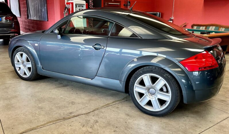 
								Audi TT completo									