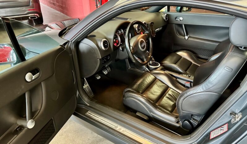 
								Audi TT completo									