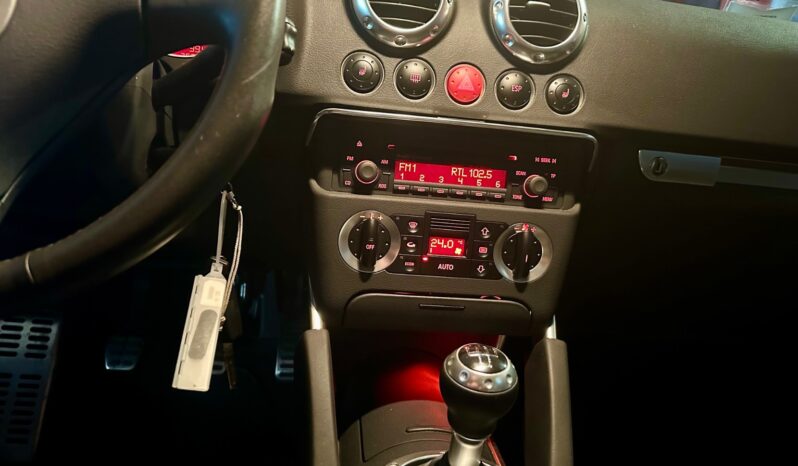 
								Audi TT completo									