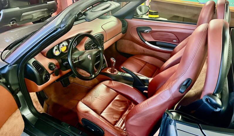
								Porsche Boxster completo									