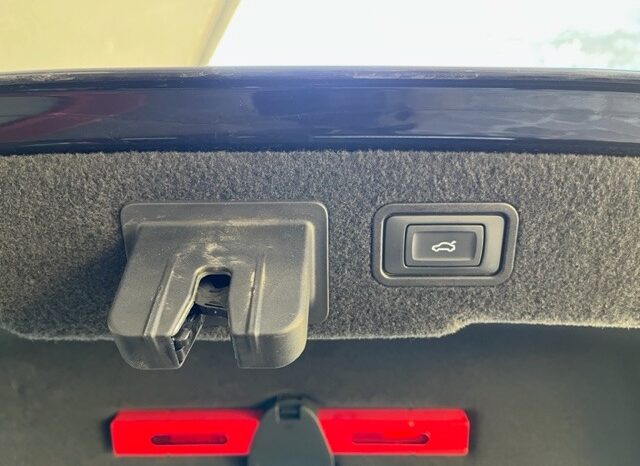 
								Audi A8 completo									