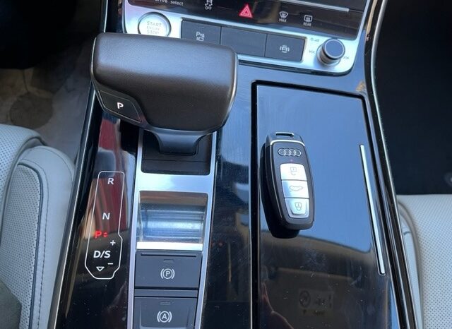 
								Audi A8 completo									