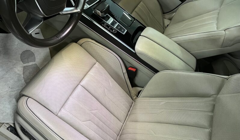 
								Audi A8 completo									