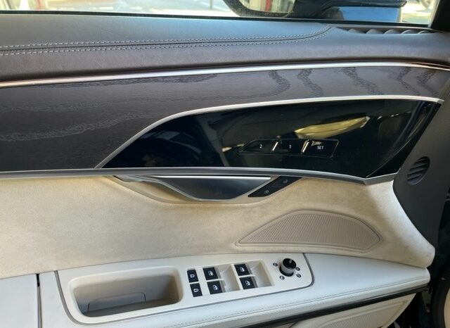 
								Audi A8 completo									