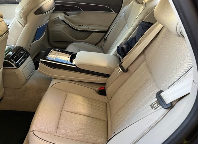 
								Audi A8 completo									