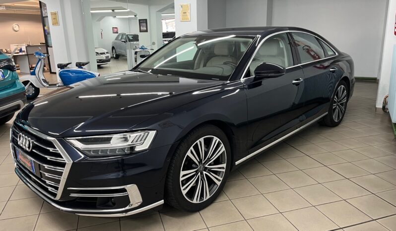 
								Audi A8 completo									