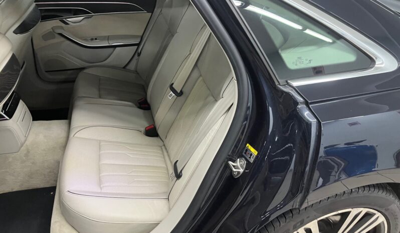 
								Audi A8 completo									