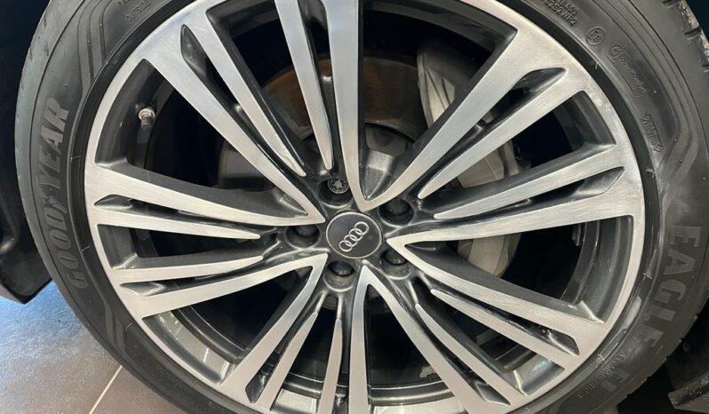 
								Audi A8 completo									