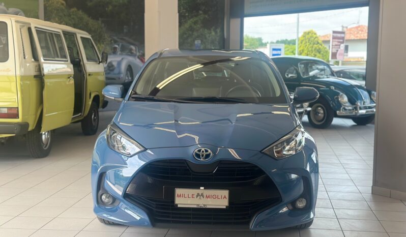 
								Toyota Yaris completo									