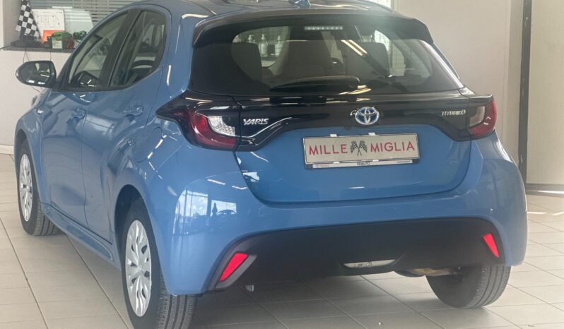 
								Toyota Yaris completo									