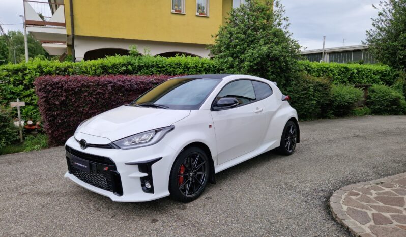 
								Toyota Yaris completo									