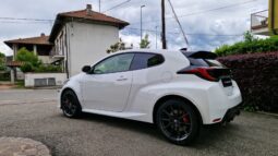 
										Toyota Yaris completo									