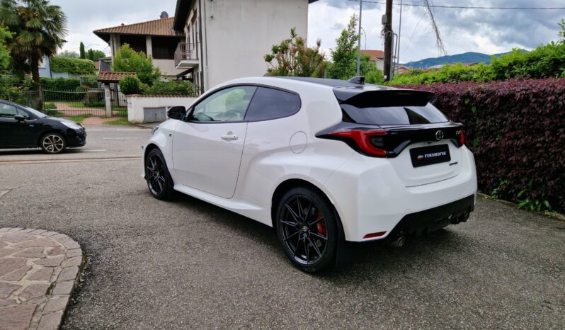 
								Toyota Yaris completo									