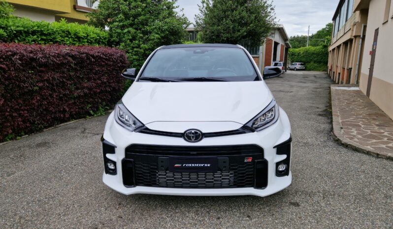 
								Toyota Yaris completo									