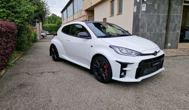 
								Toyota Yaris completo									