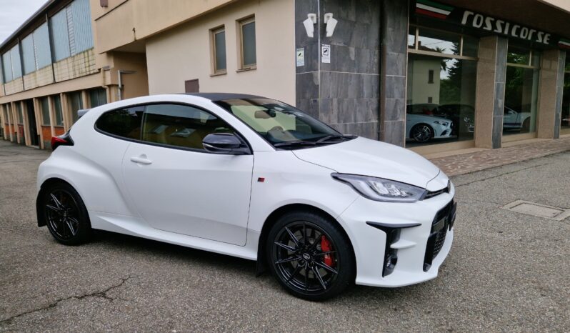 
								Toyota Yaris completo									
