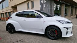 
										Toyota Yaris completo									