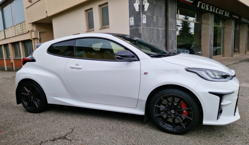 
								Toyota Yaris completo									