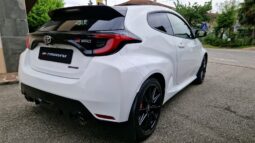 
										Toyota Yaris completo									