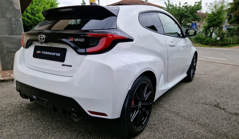 
								Toyota Yaris completo									