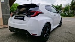 
										Toyota Yaris completo									