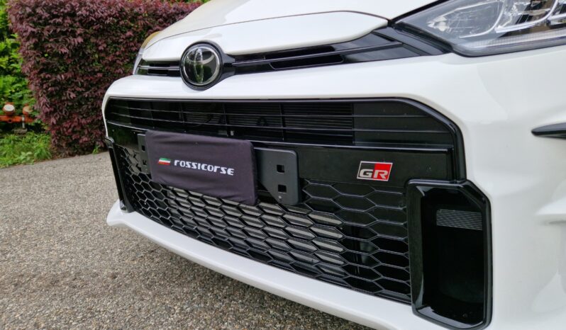 
								Toyota Yaris completo									