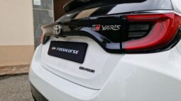 
										Toyota Yaris completo									