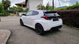 
										Toyota Yaris completo									