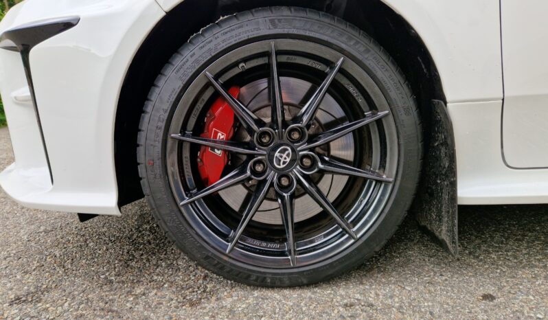 
								Toyota Yaris completo									