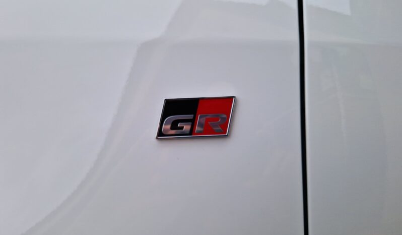 
								Toyota Yaris completo									