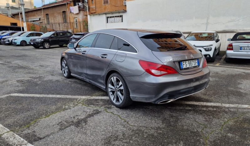 
								Mercedes CLA 200 completo									