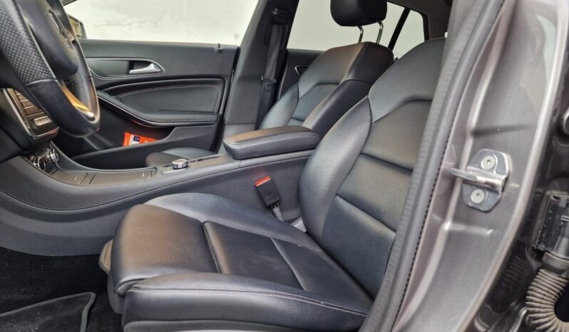 
								Mercedes CLA 200 completo									