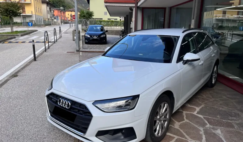 
								Audi A4 Avant 40 completo									