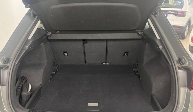 
								Audi Q3 40 2.0 TDI Business completo									