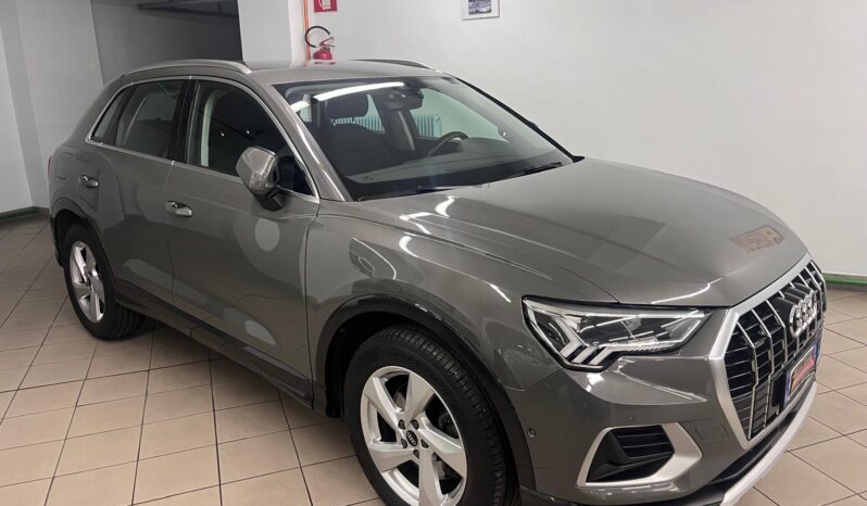
								Audi Q3 40 2.0 TDI Business completo									