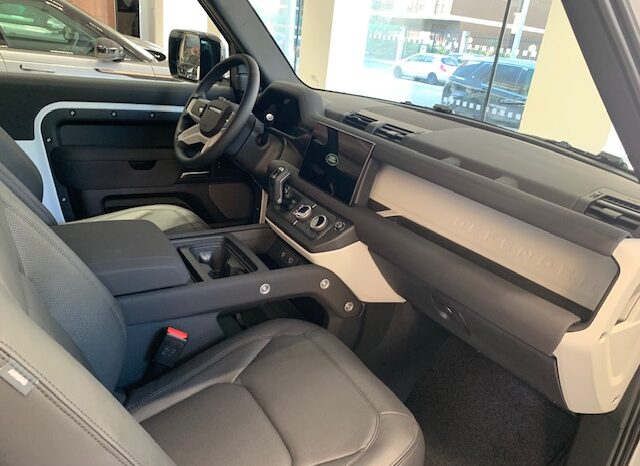 
								LAND ROVER Defender 110 3.0D I6 completo									