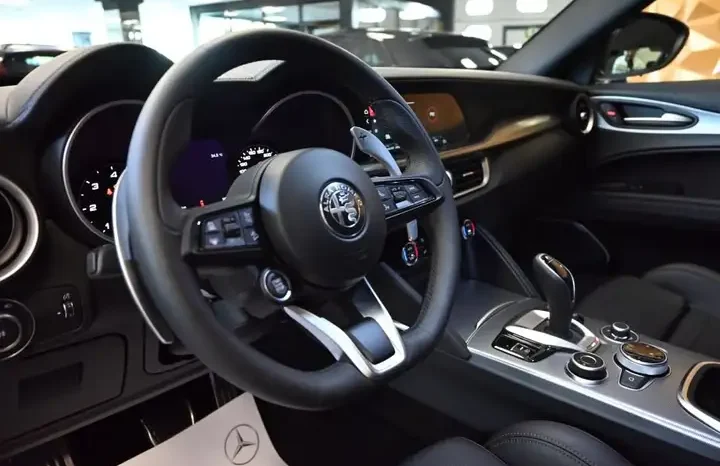 
								Alfa Romeo Stelvio VELOCE 2.2 completo									