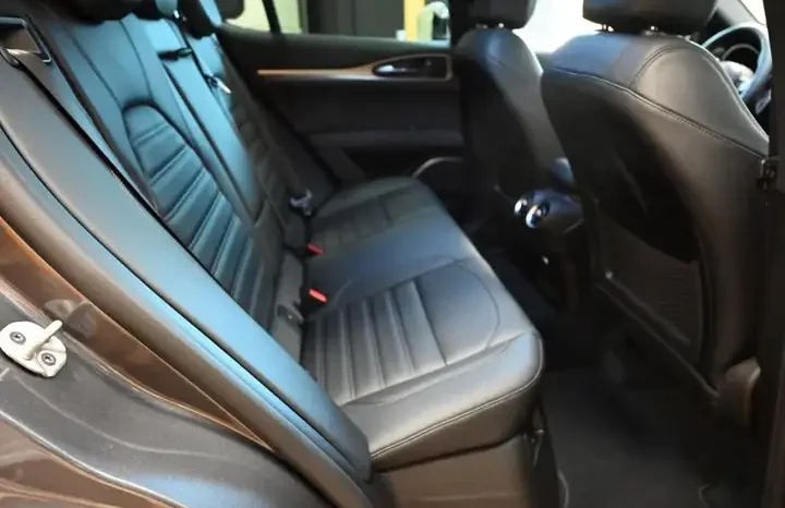 
								Alfa Romeo Stelvio VELOCE 2.2 completo									
