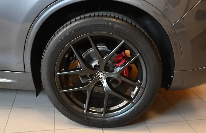 
								Alfa Romeo Stelvio VELOCE 2.2 completo									