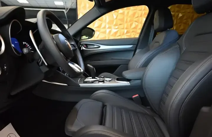 
								Alfa Romeo Stelvio VELOCE 2.2 completo									