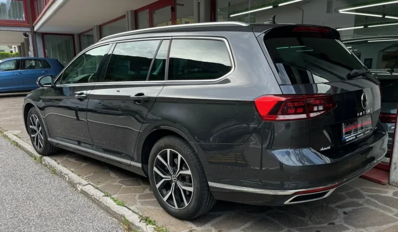 
								Volkswagen Passat Variant completo									