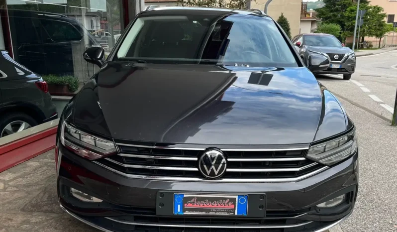 
								Volkswagen Passat Variant completo									