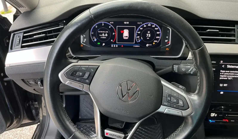 
								Volkswagen Passat Variant completo									