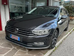 
										Volkswagen Passat Variant completo									