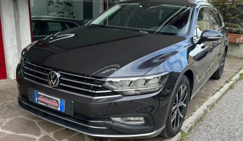 
								Volkswagen Passat Variant completo									
