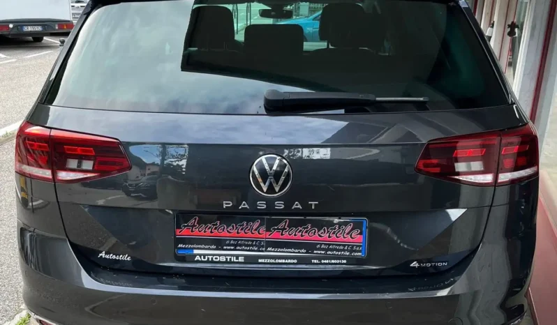 
								Volkswagen Passat Variant completo									