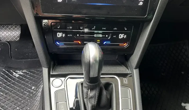 
								Volkswagen Passat Variant completo									