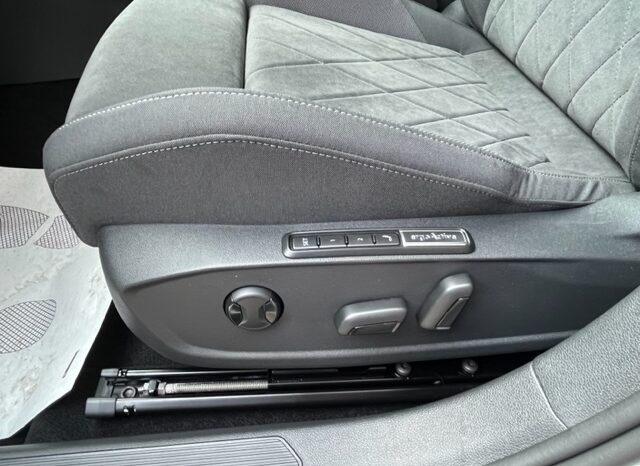 
								Volkswagen Golf 2.0 Tdi Style 116 cv DSG completo									